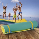 MAXXMEE Wassermatte XXL 270 x 180cm Floating Matte | Schwimmmatte ohne aufblasen für auf oder am Wasser | bis zu 300 kg belastbar, Inkl. Seil zum befestigen | Platz für bis zu 6 Personen